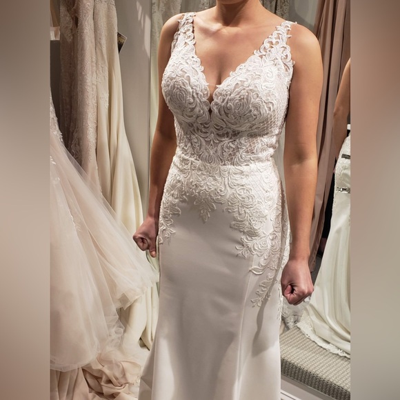 Essence Designs (Essence of Australia) Wedding Dress - Picture 13 of 14